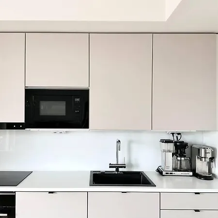 Apartment Spacious 1br With Balcony