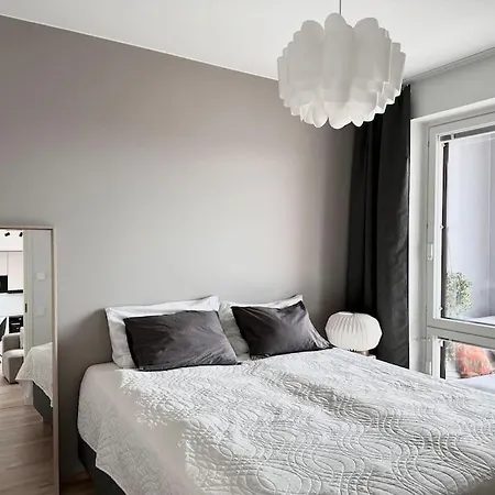 Spacious 1br With Balcony Διαμέρισμα